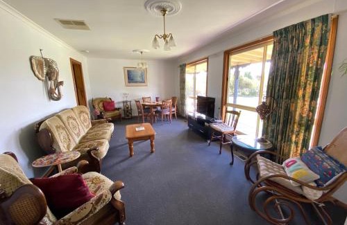Rutherglen House | Pull Up Stumps