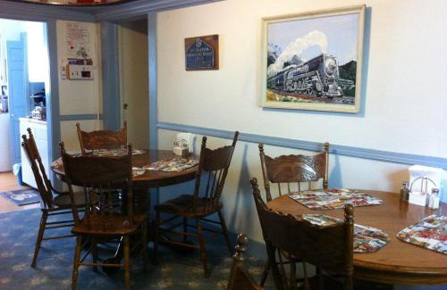 Portola Bed & Breakfast | Pullman House Inn