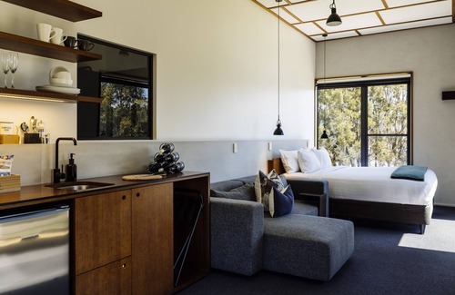 Lake St. Clair Hotel | Pumphouse Point