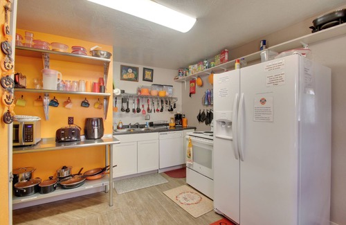 Lawton Cottage | ‘Pumpkin Cottage’ w/Fire Pit & Grills in Lawton