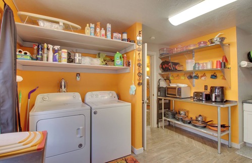 Lawton Cottage | ‘Pumpkin Cottage’ w/Fire Pit & Grills in Lawton