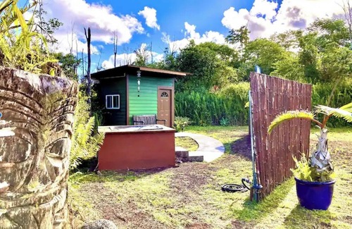 Pahoa Cottage | Puna Rainforest Retreat Hotspring - Blue Ginger Cottage