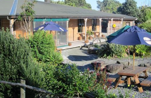 Punakaiki Hotel | Punakaiki Rocks Hotel & Garden Bar