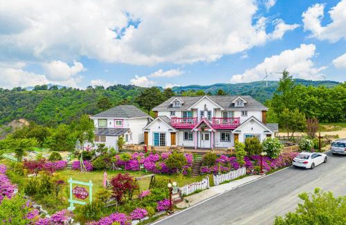 Daegwallyeong House | Pungcha & Herb Pension