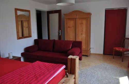Dornwald-Untermuhl House | Punkrock Harbour Pension Bähr