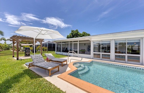 Punta Gorda House | Punta Gorda Isles 2-Bedroom Private Pool Home on Canal with Dock