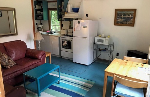 Youngs Point Cottage | Puppy Love Cottage Retreat at the Lake Edge Cottages!