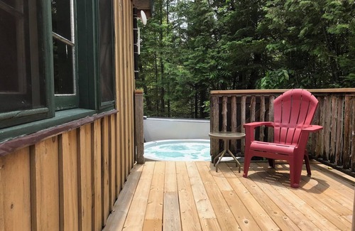 Youngs Point Cottage | Puppy Love Cottage Retreat at the Lake Edge Cottages!