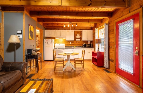 Sautee Nacoochee Cabin | Puppy Love - Romantic Mountain Getaway