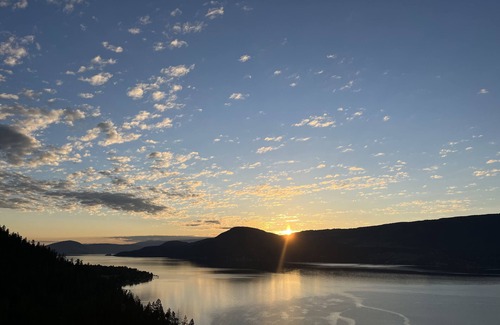 Central Okanagan Cabin | Pura Vida Lakeside Retreatn