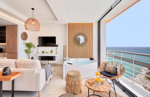 Torremolinos City Centre Apartment | PURA VIDA Luxury apartment with jacuzzi