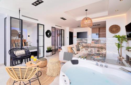Torremolinos City Centre Apartment | PURA VIDA Luxury apartment with jacuzzi