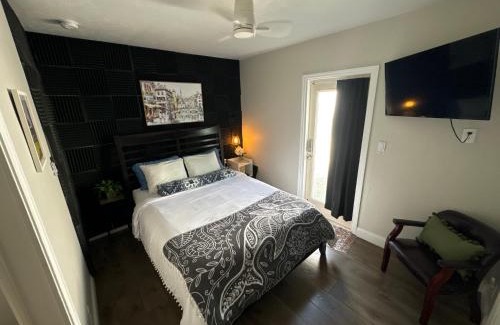 Riviera Beach House | Pura Vida Private Access, Room & Bathroom