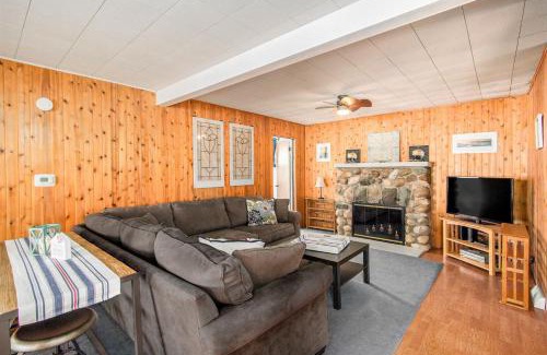 Plainwell House | Pure Michigan At Pine Lake - Swim, Boat, Fun!
