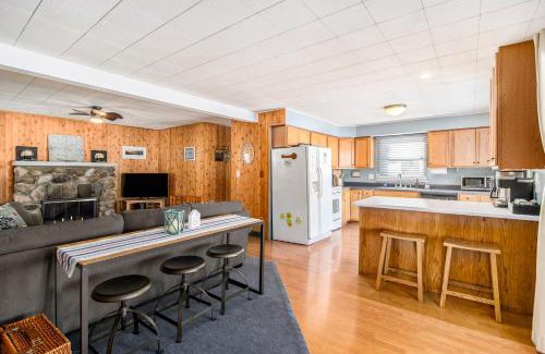 Plainwell House | Pure Michigan At Pine Lake - Swim, Boat, Fun!
