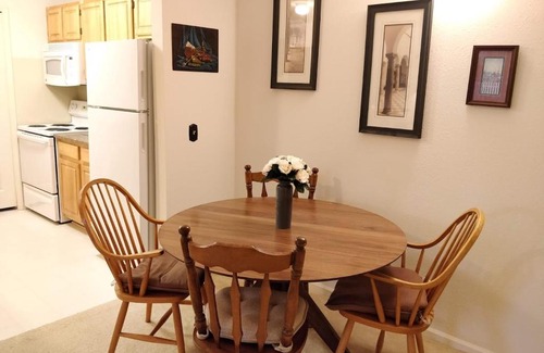Fenton Apartment | Pure Michigan Vacation Condo near Lake and Shops