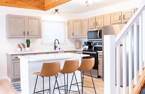 Pentwater Cottage | Pure Pentwater Cottage: lake-front; fully updated; sleeps 8.