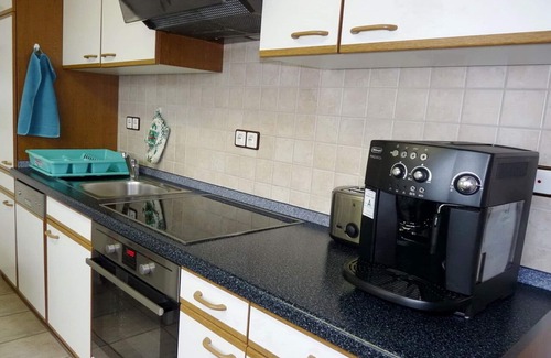 Elsoff House | Pure relaxation with steam shower and whirlpool in a comfort cottage