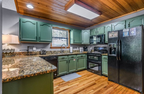 Sevierville Cabin | Pure & Simple 3 Bedroom Cabin by RedAwning