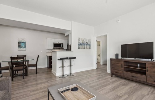 Arrowhead Ranch Apartment | Pure Suites Furnished 2 Bed Glendale Gym Pool