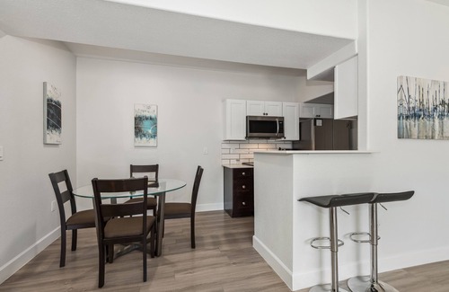 Arrowhead Ranch Apartment | Pure Suites Furnished 2 Bed Glendale Gym Pool