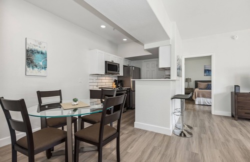Arrowhead Ranch Apartment | Pure Suites Furnished 2 Bed Glendale Gym Pool