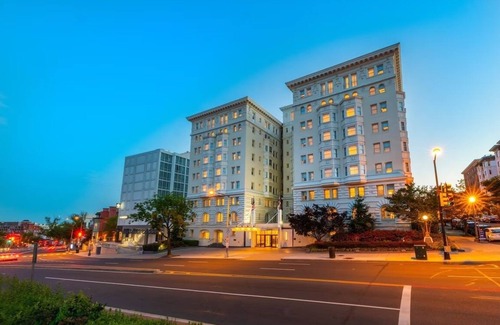 Kalorama Heights Hotel | PURE Wellness Standard King, Allergy-Friendly, Fitness Center Access