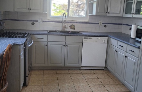 Northeast Yonkers House | PureHeart House, Spacious, Peaceful 3bdr House in Yonkers