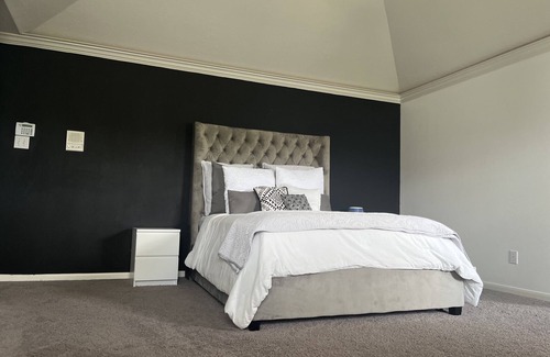 Missouri City House | PureLife Master-suite/Your Home Away From Home!
