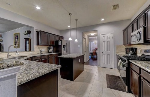 Missouri City House | PureLife Master-suite/Your Home Away From Home!