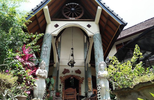 Melaya Bed & Breakfast | Puri Eling Blimbingsari