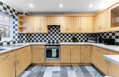 Purley House | Purley House-Sleeps 8-Near Gatwick-Games Room