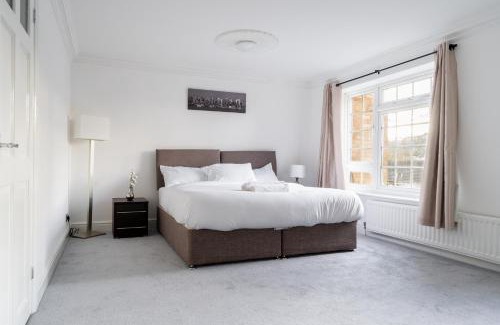 Purley House | Purley House-Sleeps 8-Near Gatwick-Games Room