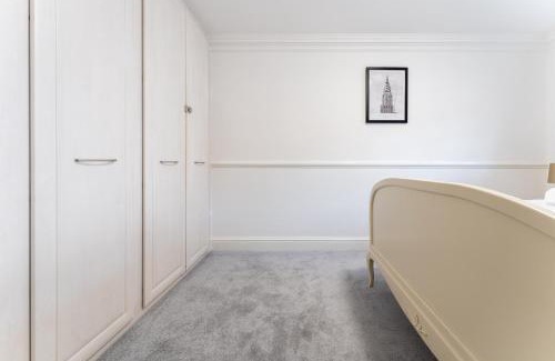 Purley House | Purley House-Sleeps 8-Near Gatwick-Games Room