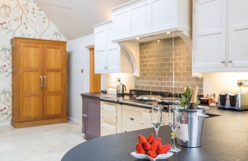 Dursley Villa | Purnell Manor - Nine Bedroom Villa, Sleeps 26