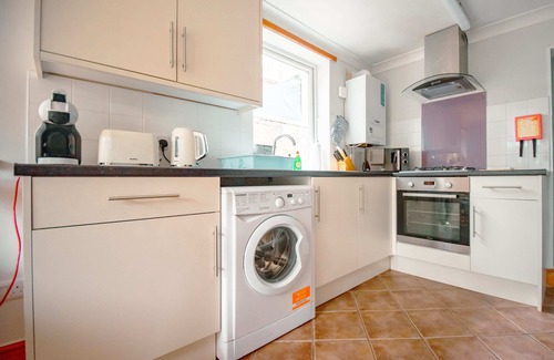 Portsmouth Cottage | Purple Cloud - pet friendly 4 bedroom garden Cottage