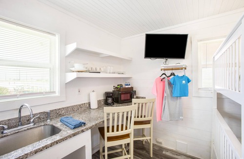 Freeport Cabin | Purple Heron 1 Bedroom Cottage - Purple Heron - One Bedroom Cottage