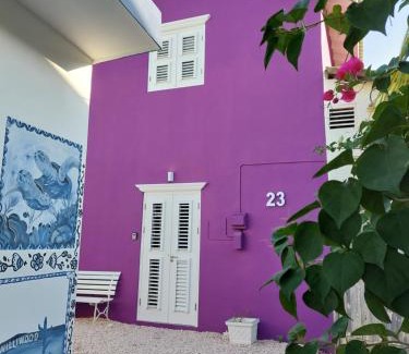 Otrobanda House | Purple house in colorful city centre