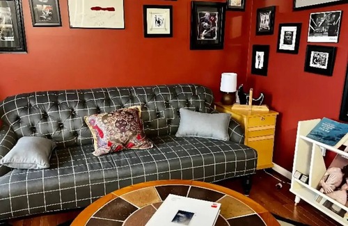 Boonsboro Apartment | Purple Rain Room @ Music House.