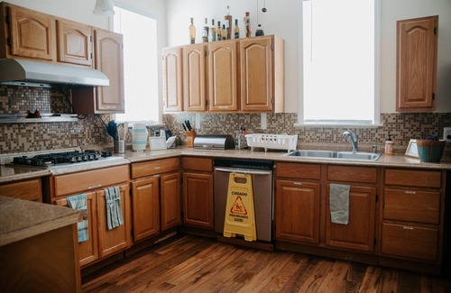Government Hill Bed & Breakfast | Purple ROOM ! With shared Bathroom inside a house.