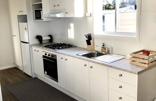 Saumarez Ponds Cabin | Purpose Built Farm Stay Cottage