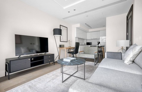 West Kensington Apartment | Purpose Bulit Kensington 1BR w/Balcony, 5 mins to Tube, by Blueground