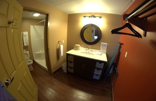 Put-in-Bay Hotel | Put in Bay Victory Station Hotel