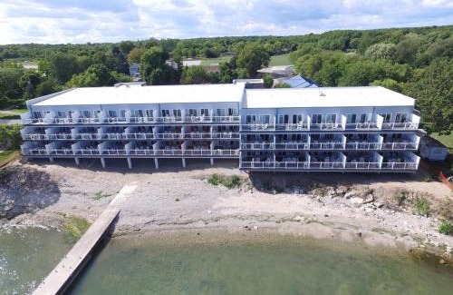 Put-in-Bay House | Put-in-Bay Waterfront Condo #209