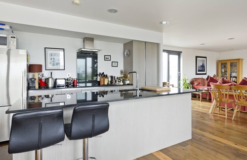 East Putney Apartment | Putney Rooftops - Two Bedroom Apartment, Sleeps 4