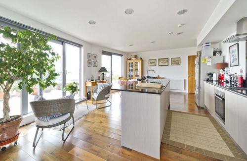 East Putney Apartment | Putney Rooftops - Two Bedroom Apartment, Sleeps 4
