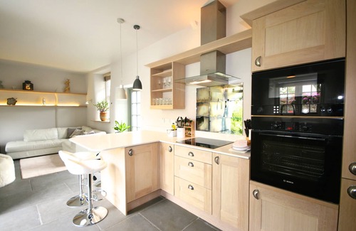 Putsborough House | Putsborough Manor Barn (Sleeps 4 + cot) Tennis Dogs WIFI Jacuzzi BBQ Beach