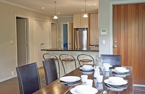 Pauanui Cottage | Putt it at Pauanui - Pauanui Holiday Home