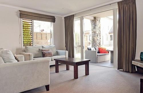 Pauanui House | Putt it at Pauanui - Pauanui Holiday Home