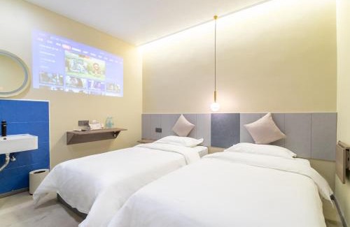 Haizhu Hotel | Puzzle Hotel Guangzhou Fenghuang New Village Subway Station